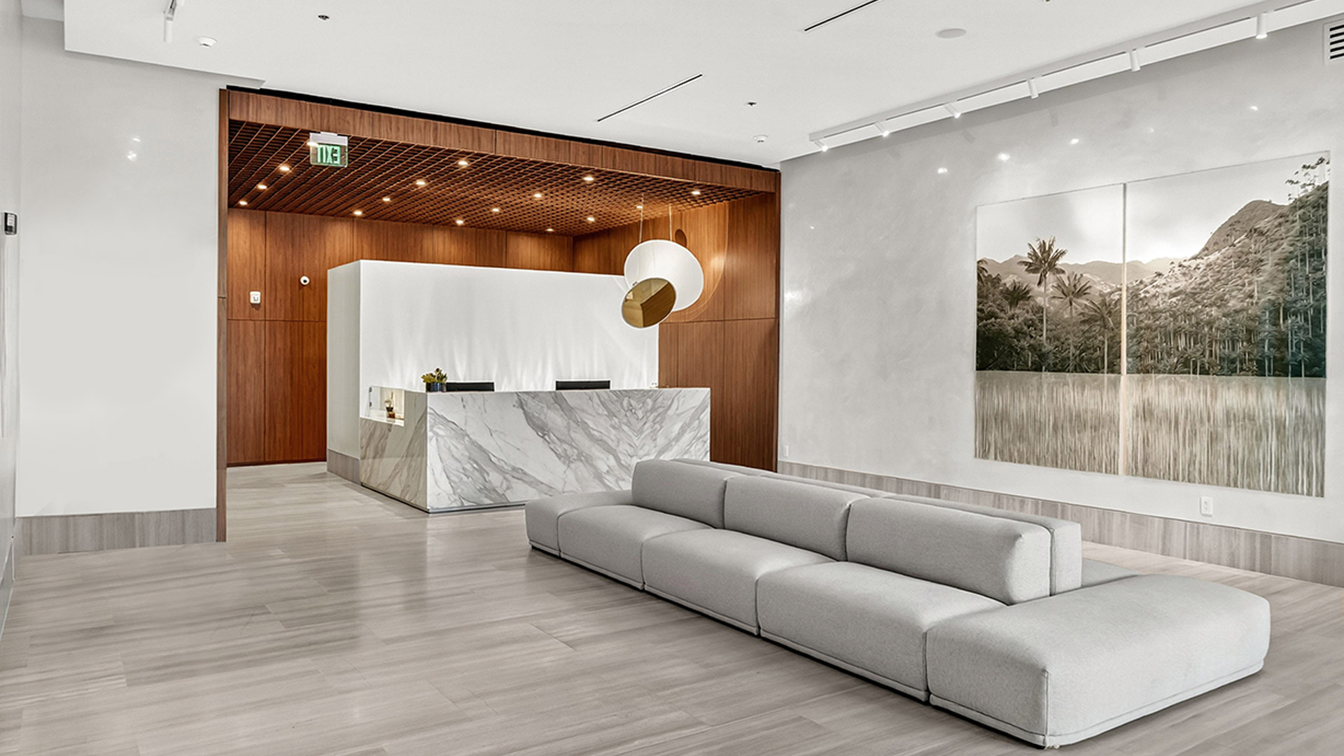 02.-batistelatom_UNOSouthPointe_CommercialOfficeBuilding_LobbyEntrance