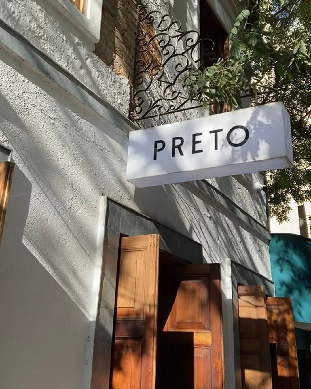 07.-batistelatom_SäoPauloBrazil_PretoRestaurant_Signage